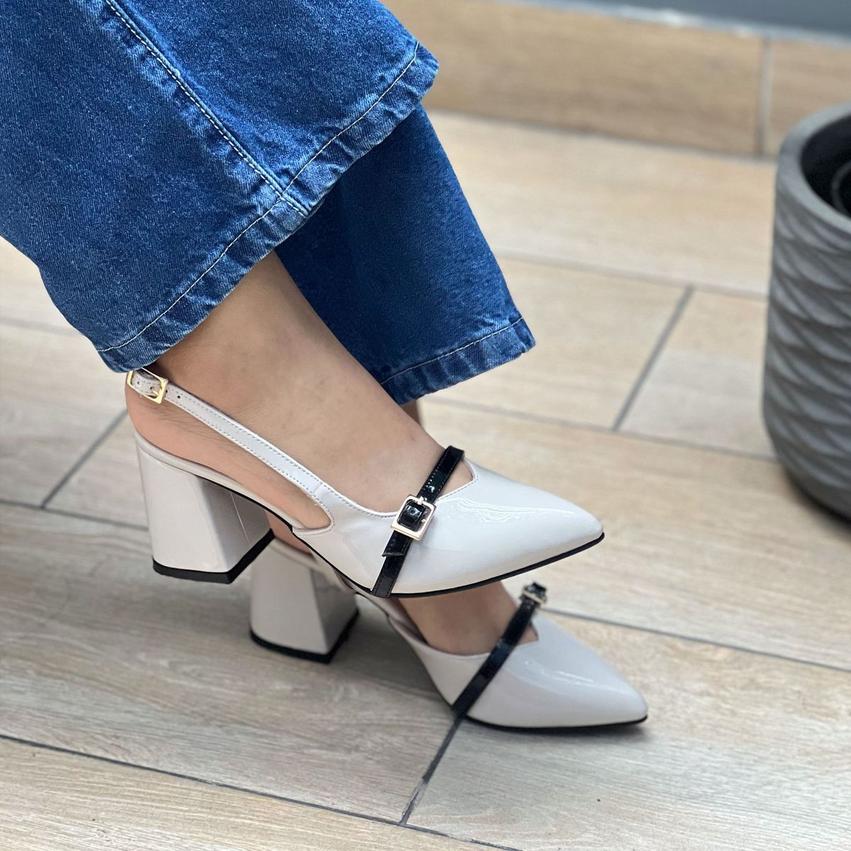 GENERICO - ESTILETO PARA MUJER HUESO CON NEGRO ANY