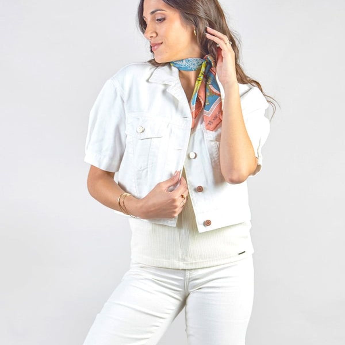 MICHELLE BELAU - ALEXA - CASACA DENIM CORTA