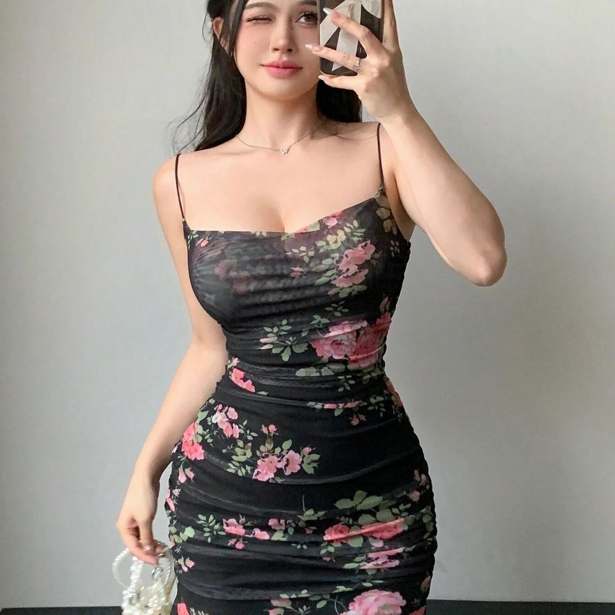 GENERICO - VESTIDO LOLITAS NEGRO FLOREADO COQUETTE AJUSTADO