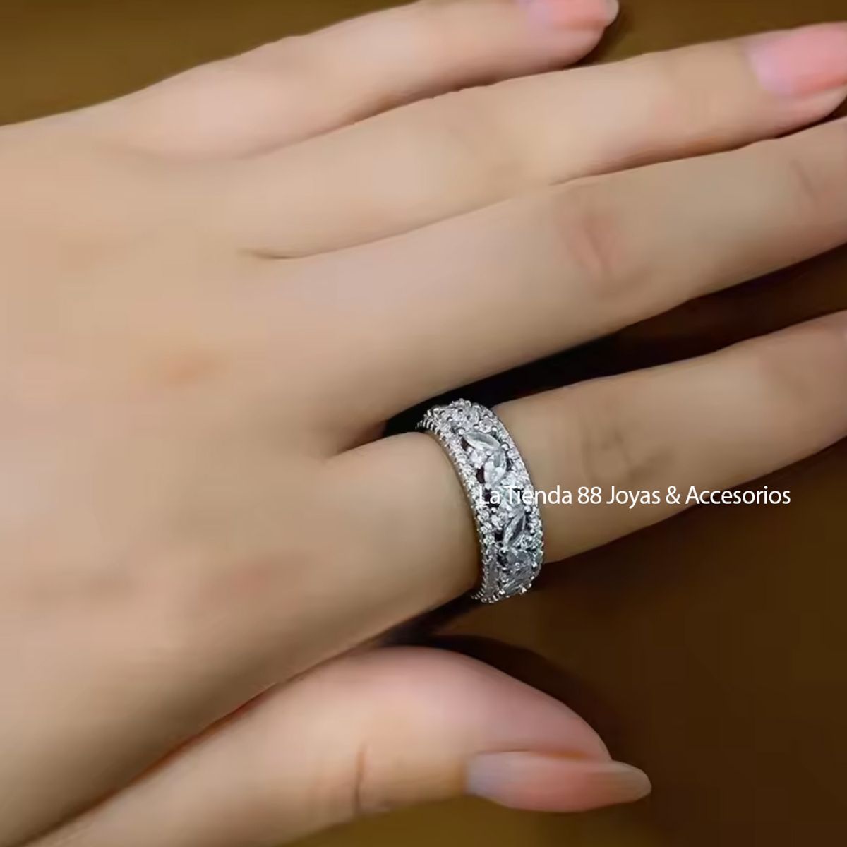 LA TIENDA 88 JOYAS Y ACCESORIOS - La Tienda 88 - Anillo De Luxe Cristales Mujer Bañado en Oro - Blanco