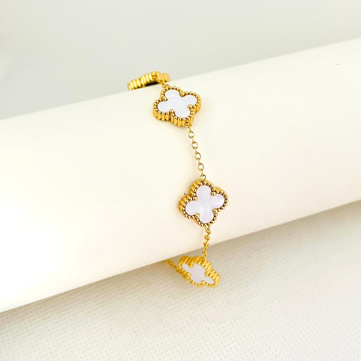 GENERICO - Pulsera de acero trébol nacarado blanco