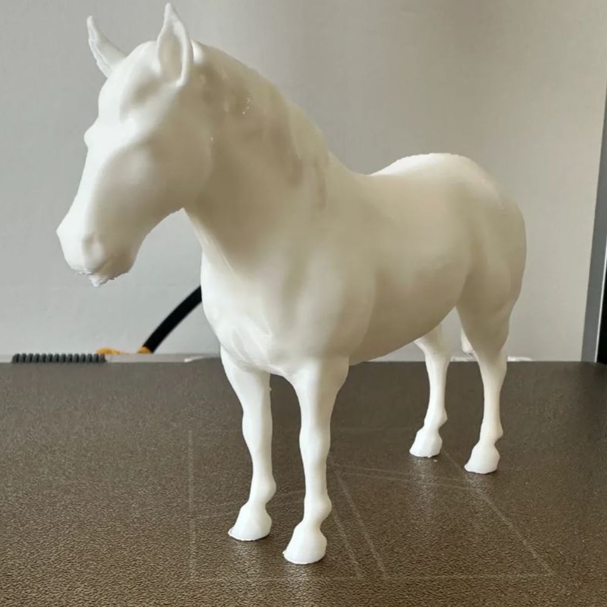 GENERICO - ADORNO EXCLUSIVO CABALLO BLANCO 23cm x 8cm x 32cm