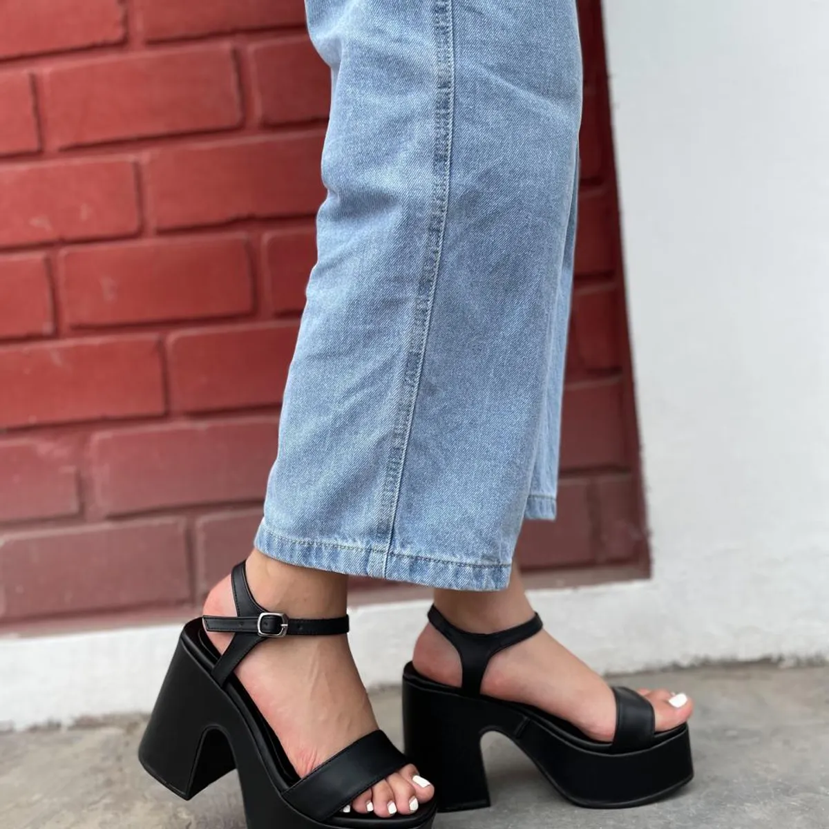 GENERICO - SANDALIAS PLATAFORMA JOSSY NEGRO