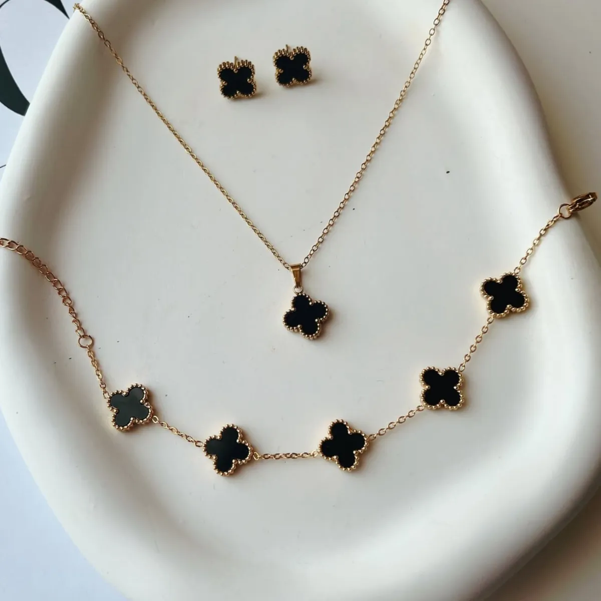 GENERICO - Collar pulsera y aretes VC negro trébol  Naif Jewelry Peru