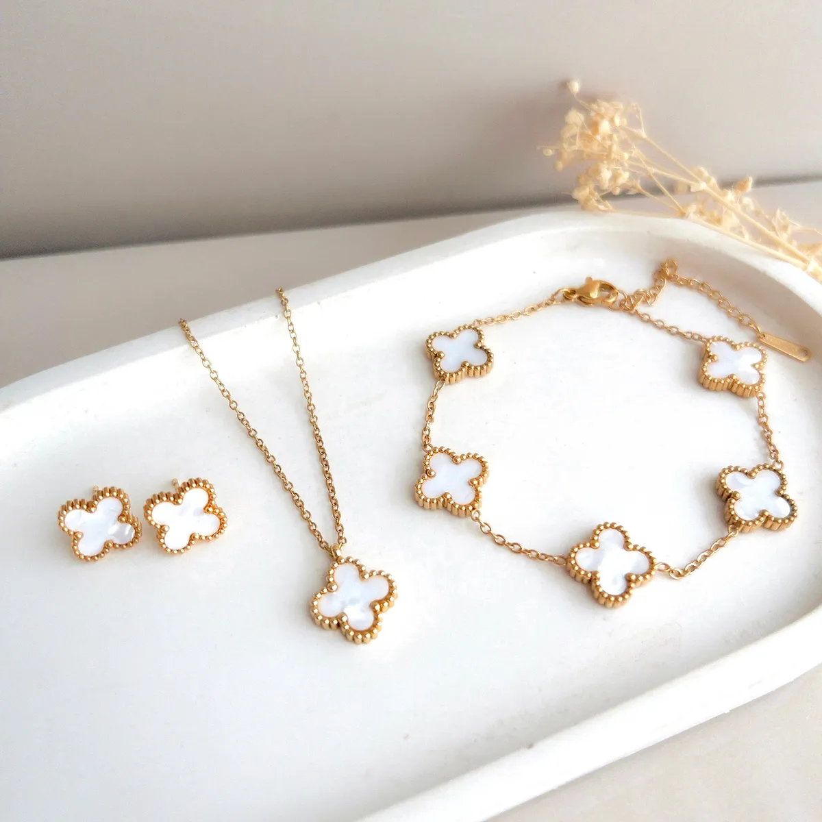 GENERICO - Collar con pulsera y aretes VC  trébol blanco - Naif Jewelry Peru