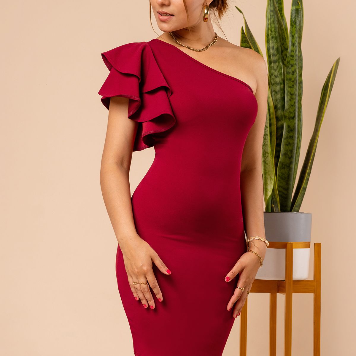 ARMA TU LOOK - VESTIDO GIANINA ESCOTE DIAGONAL CON OLANES ARMA TU LOOK