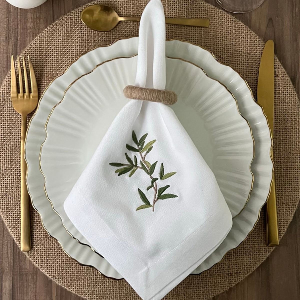 D'MESA - Set 4 servilletas bordadas con muérdago verde