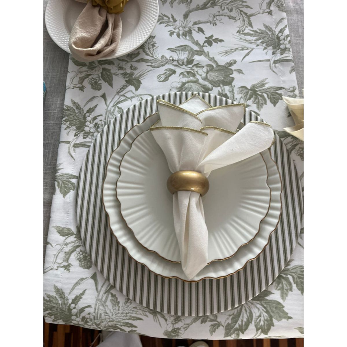 D'MESA - Set 4 servilletas marfil  con borde dorado