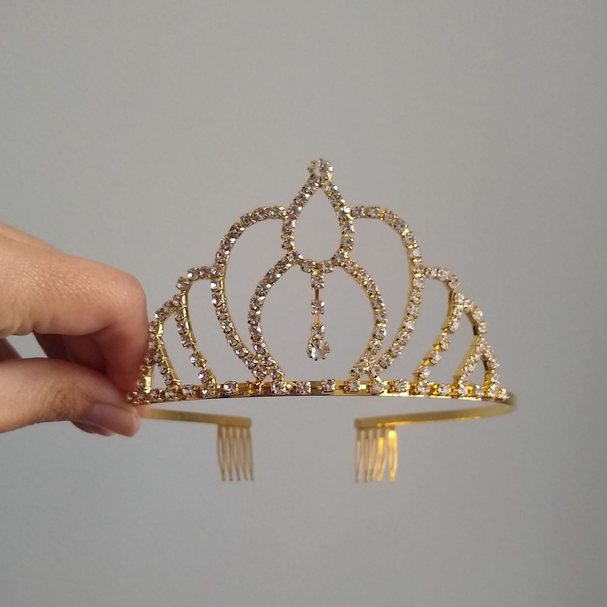 GENERICO - Corona tiara grande dorada cumpleaños princesa Valiente