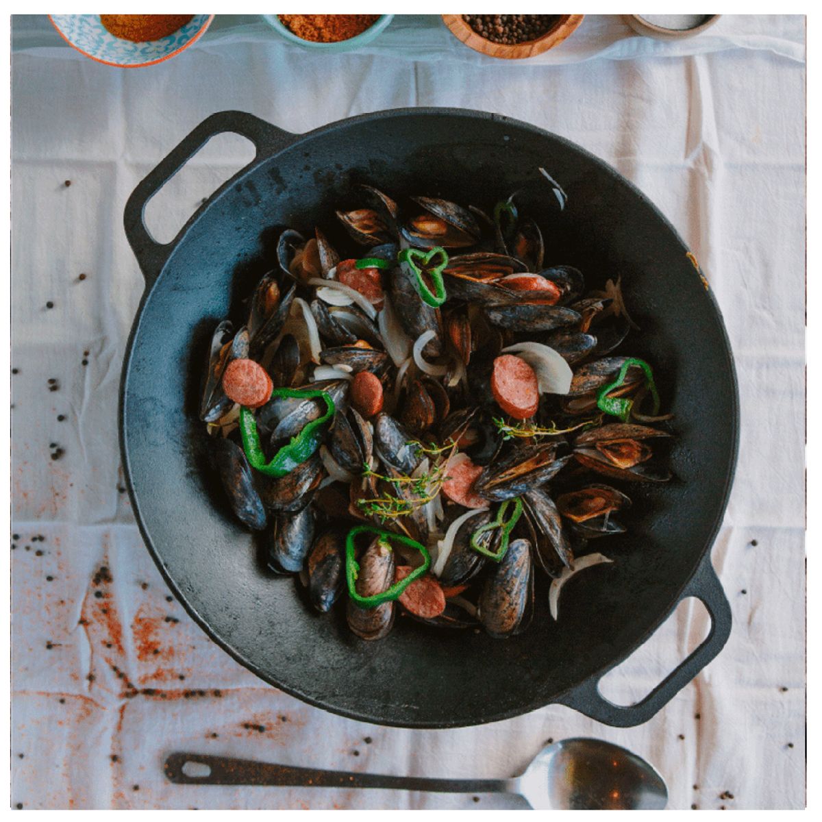 VICTORIA - SARTEN WOK DE HIERRO FUNDIDO DE 35.5 CM ESMALTADO