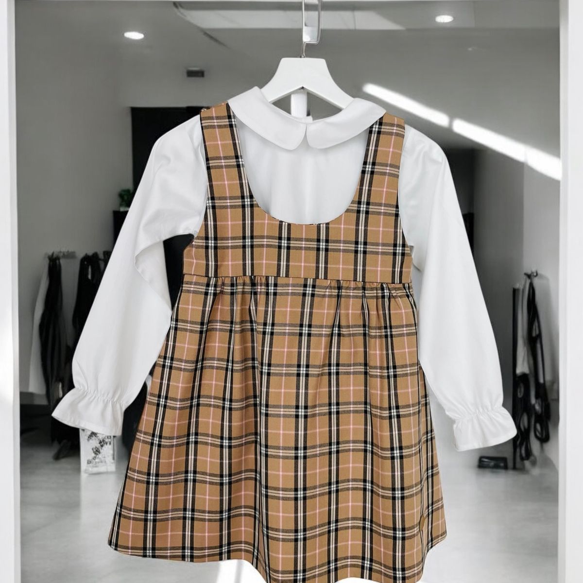 VALU MODA INFANTIL - Jumper a cuadros y blusa blanca