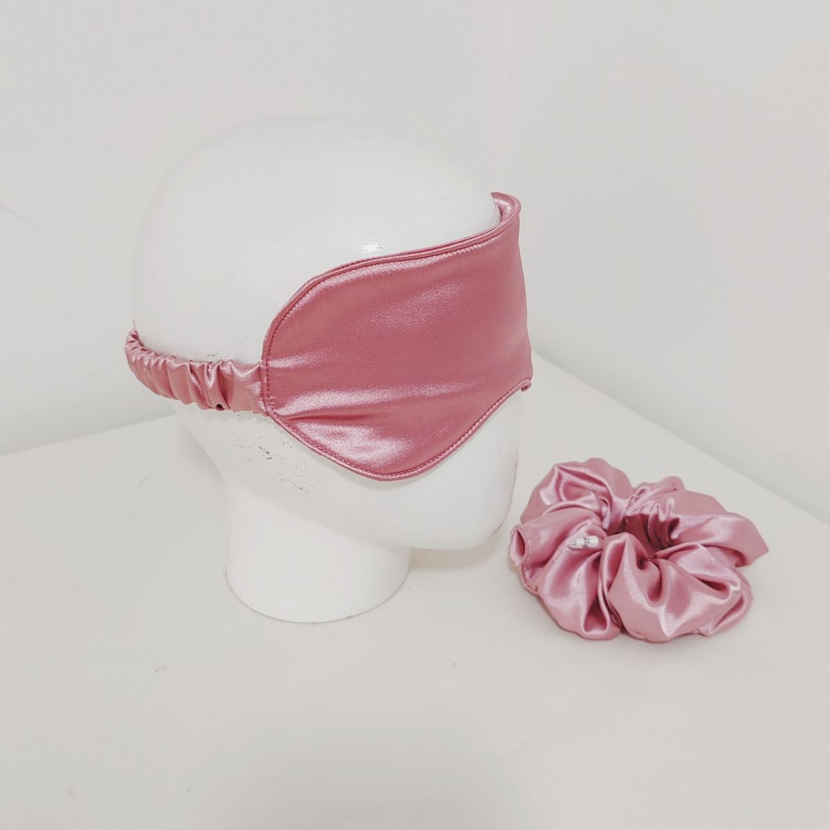 GENERICO - Pack Antifaz para dormir + Scrunchie en Satín - Palo Rosa