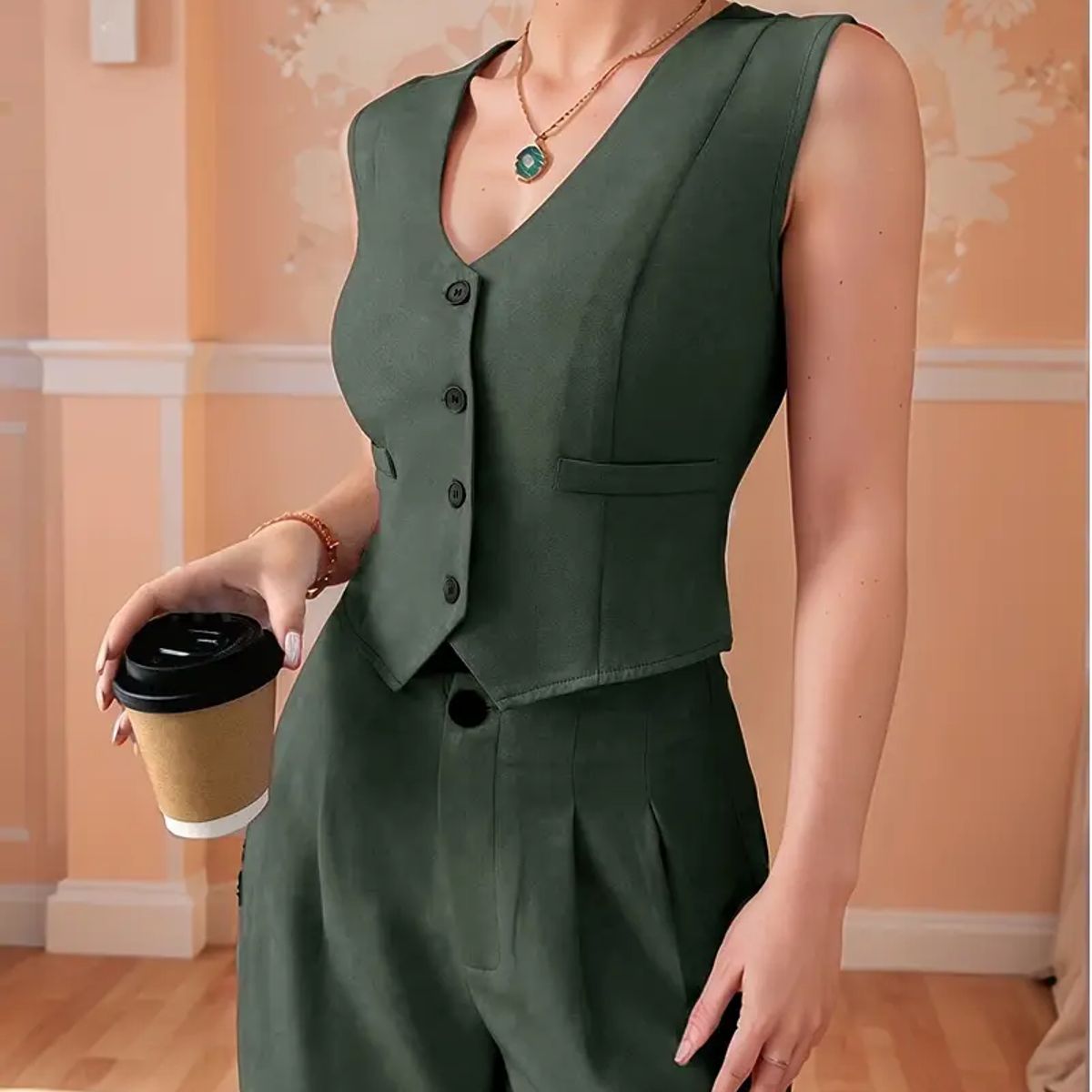 SIN ETIQUETAS - CONJUNTO DE DOS PIEZAS CON CHALECO SIN MANGAS VERDE