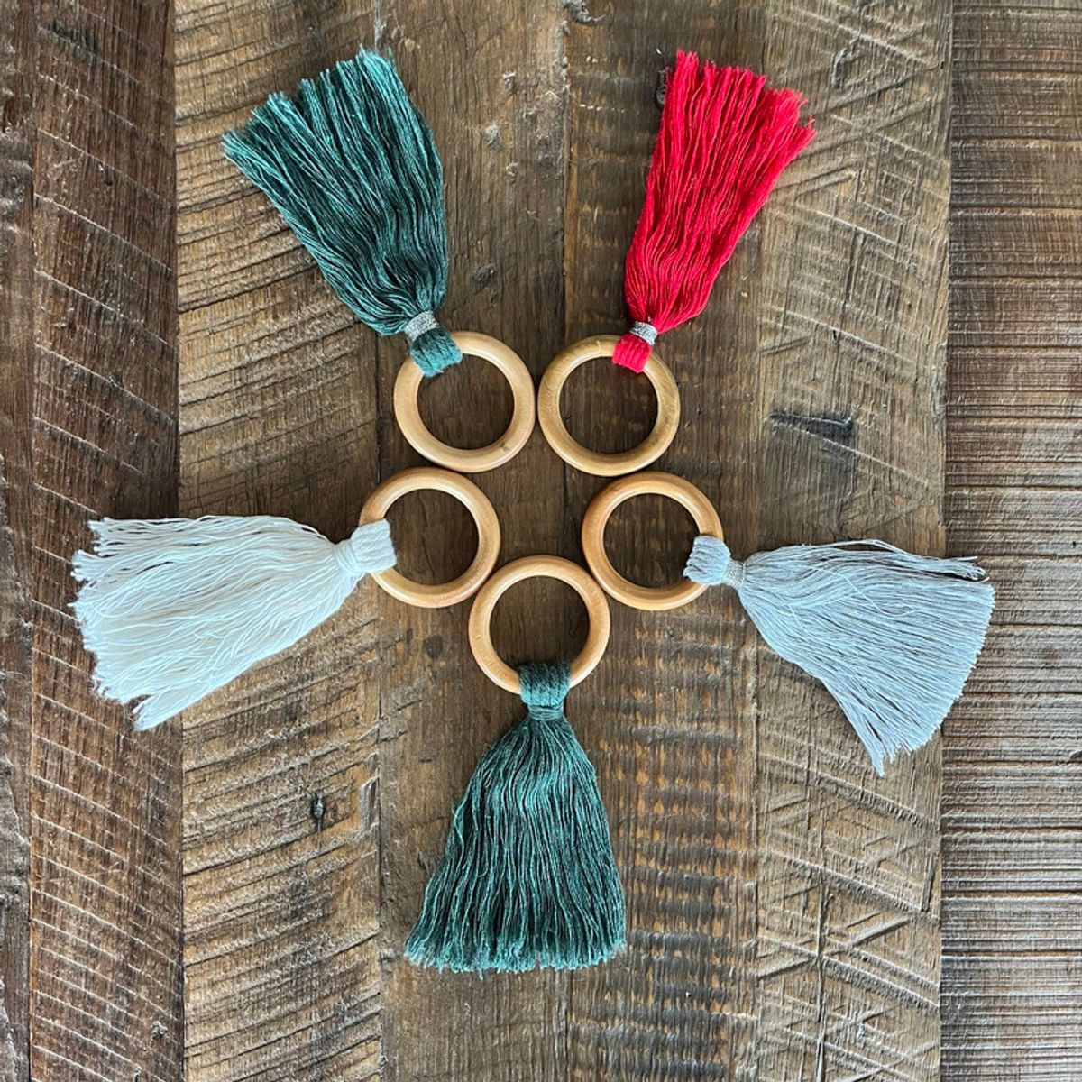 D'MESA - Set 4 Aros servilleteros madera flecos verdes estilo fresco