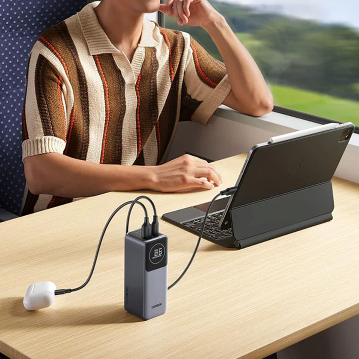 UGREEN - Power Bank UGREEN Nexode 12000mAh 100W con Pantalla Digital Inteligente PB724