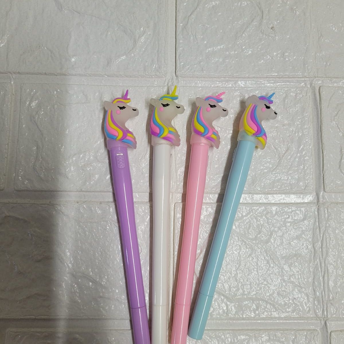 GENERICO - SET DE LAPICEROS UNICORNIO CON LUCES X 4 UND