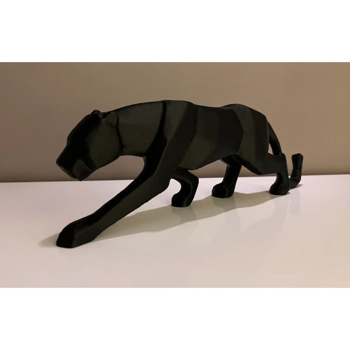 GENERICO - ADORNO EXCLUSIVO PANTERA NEGRA 23cm x 13cm x 71cm