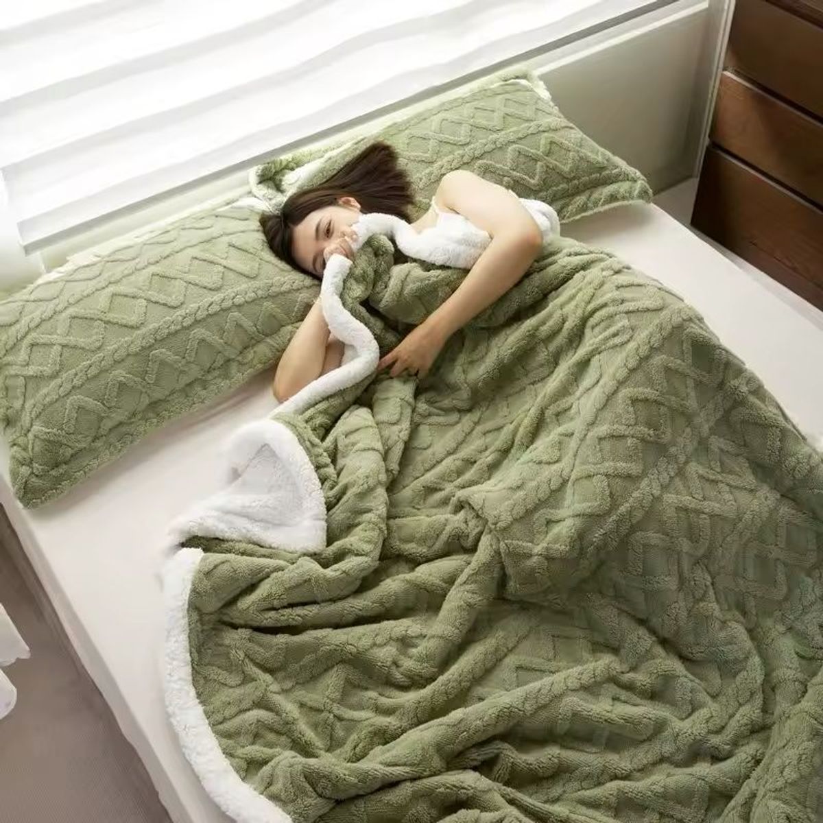 GENERICO - MANTA TRENZADA CON REVERSO DE CARNERO