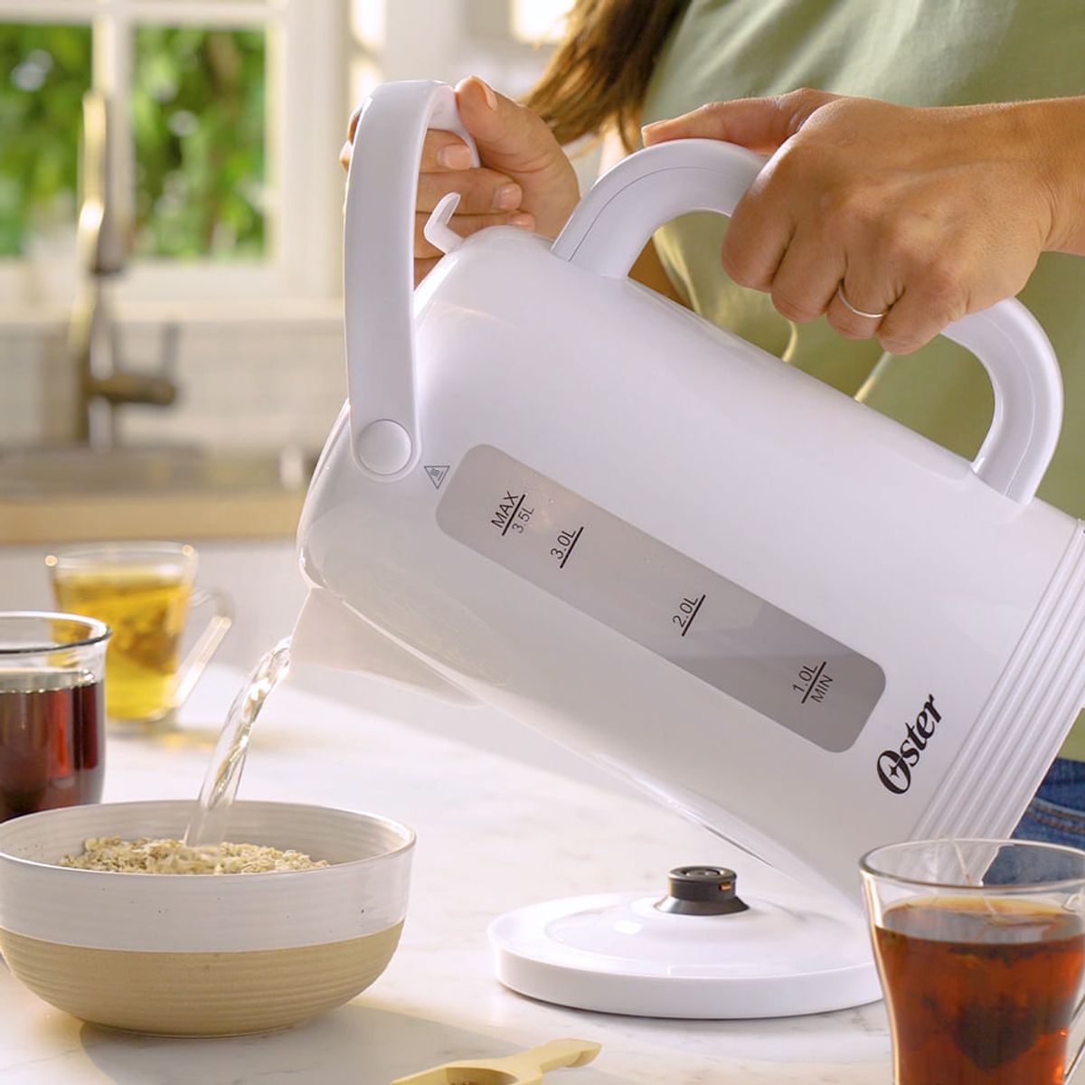 OSTER - Hervidor Eléctrico Oster 3.5L de Gran Capacidad  BVSTKT35W