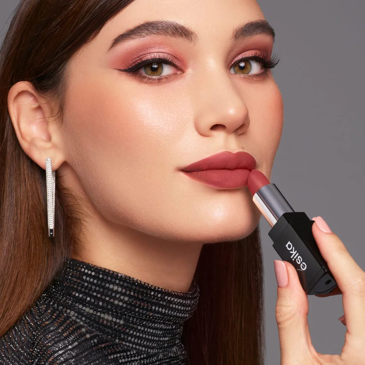 ESIKA - Labial Mate Almendra Rosé Color Addiction 4 g Esika