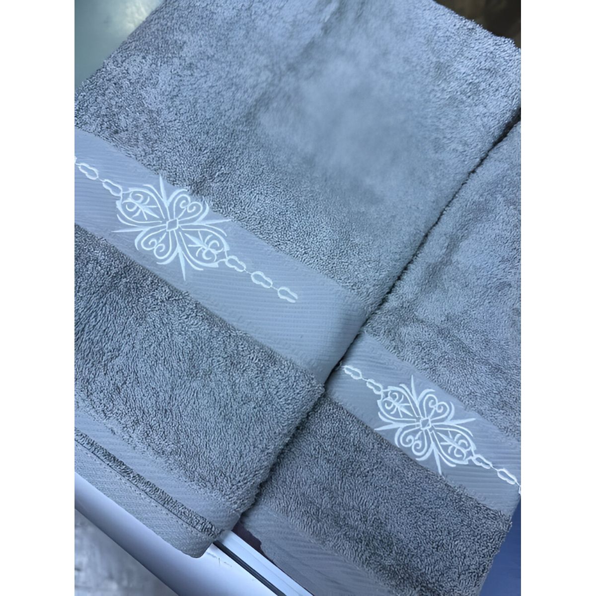GENERICO - Pack 2 Toallas para el Baño Bordadas - PLOMO