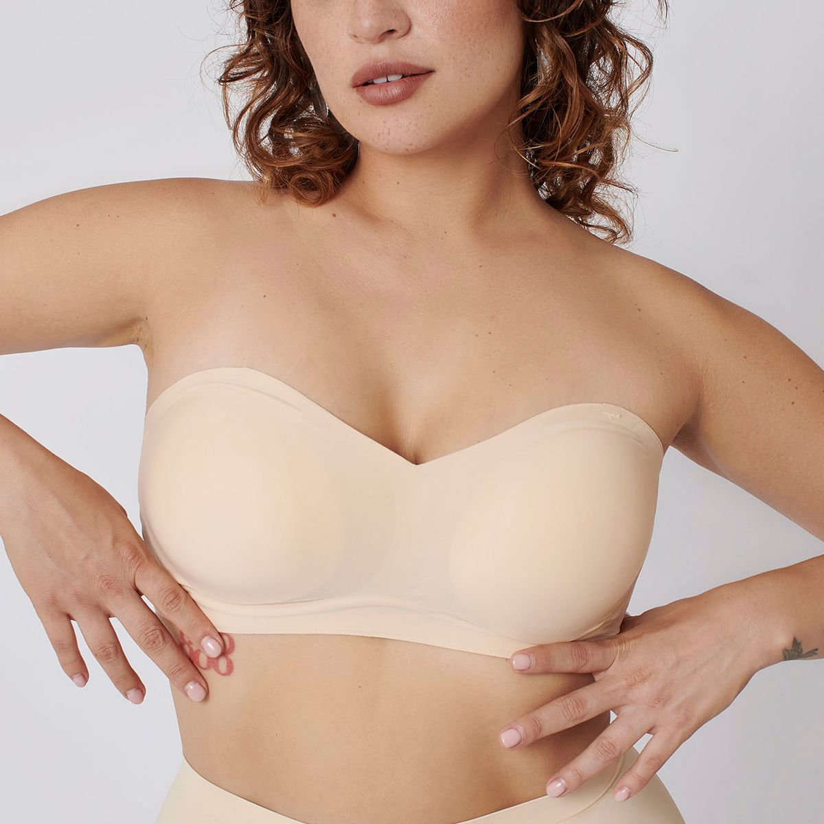 BENIE - Sostén Strapless Sin Costuras
