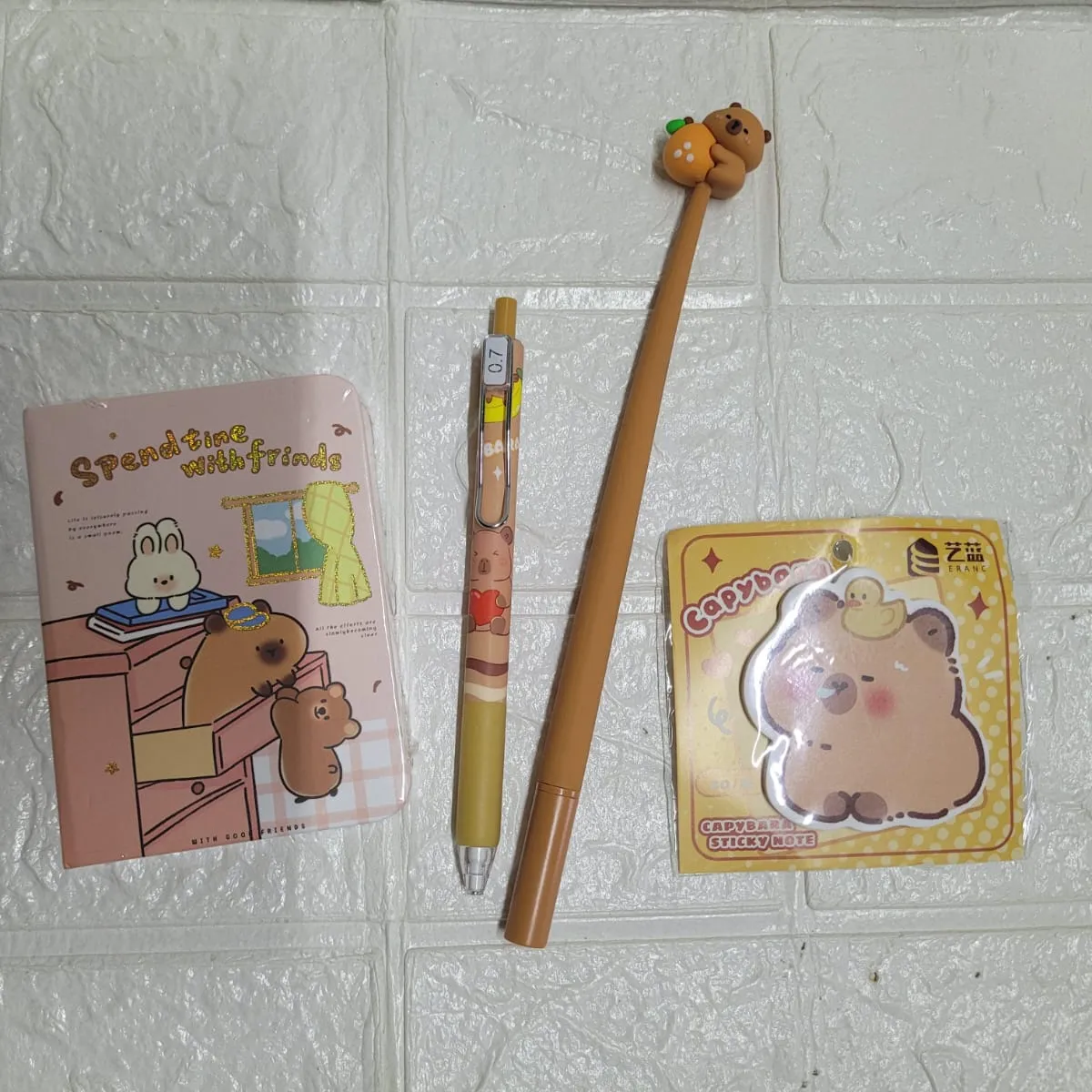 GENERICO - SET DE LAPICEROS CAPIBARA + POS IT