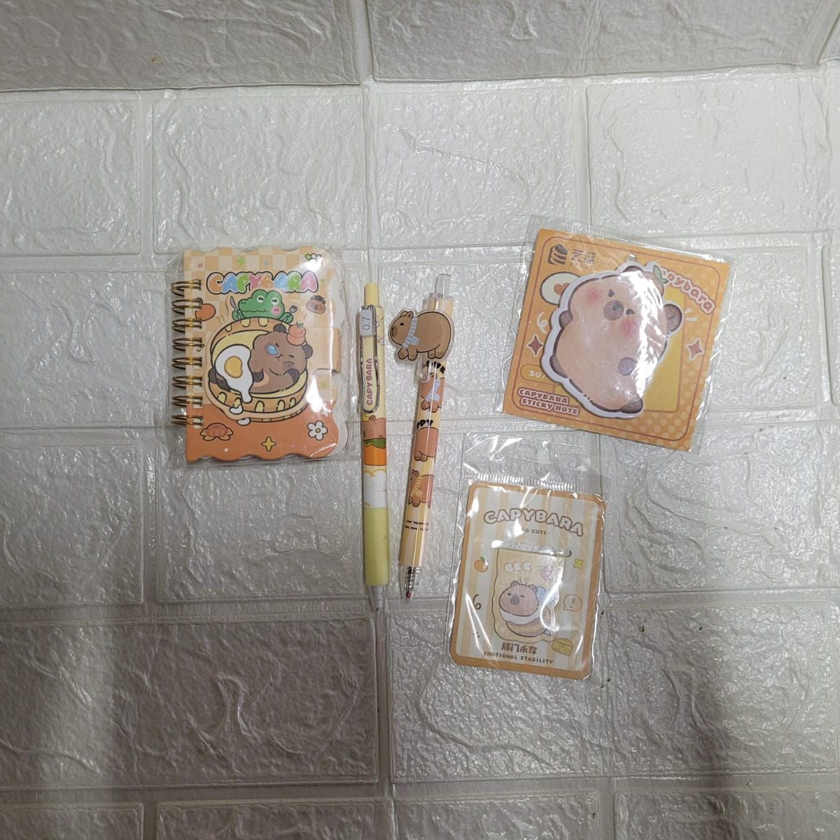 GENERICO - SET DE LAPICEROS CAPIBARA + POS IT Y LIBRETA