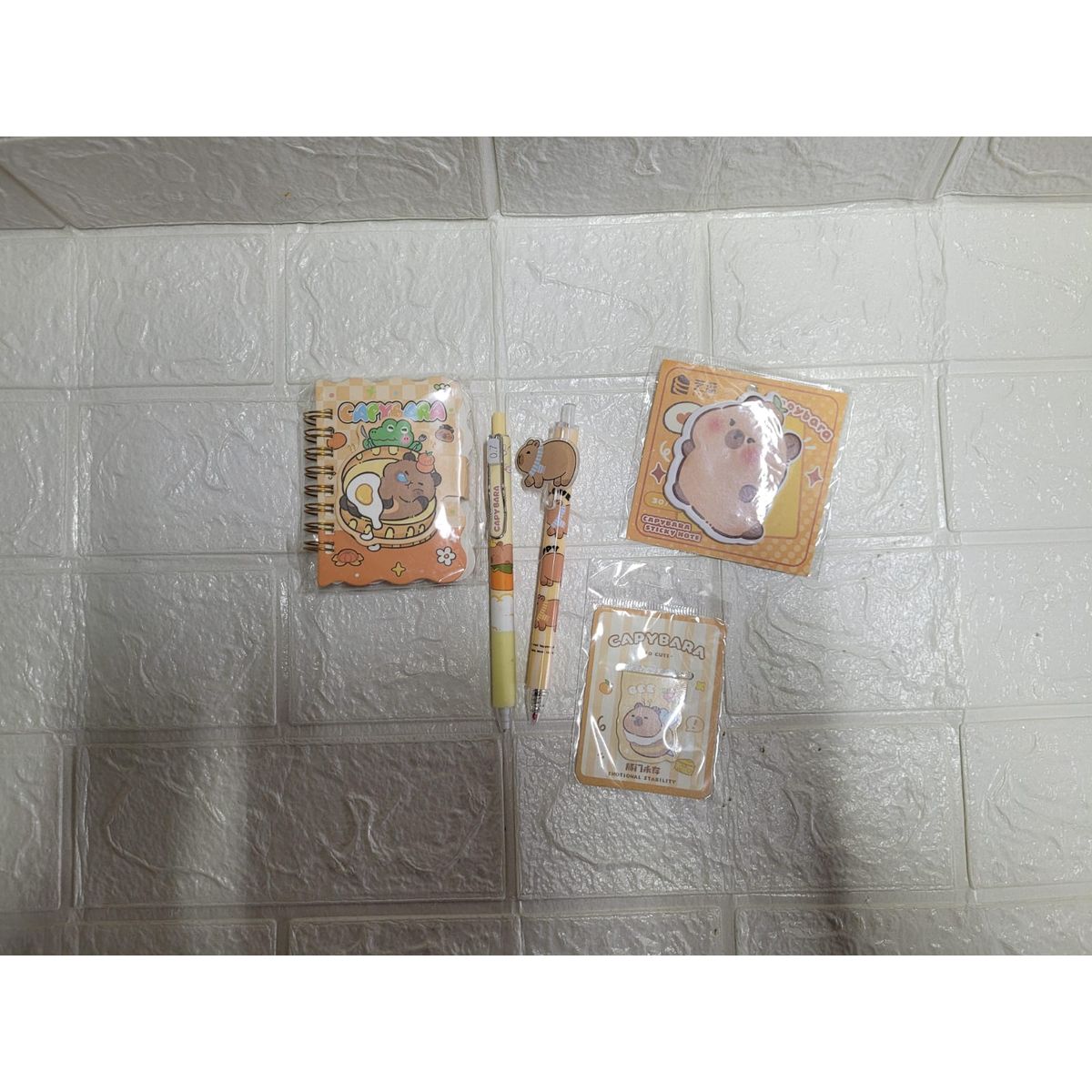 GENERICO - SET DE LAPICEROS CAPIBARA + POS IT Y LIBRETA