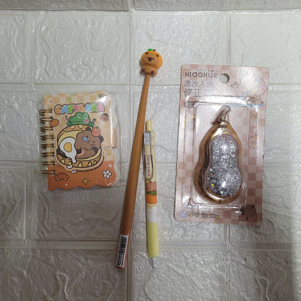 GENERICO - SET DE LAPICEROS CAPIBARA + CINTA CORRECTORA