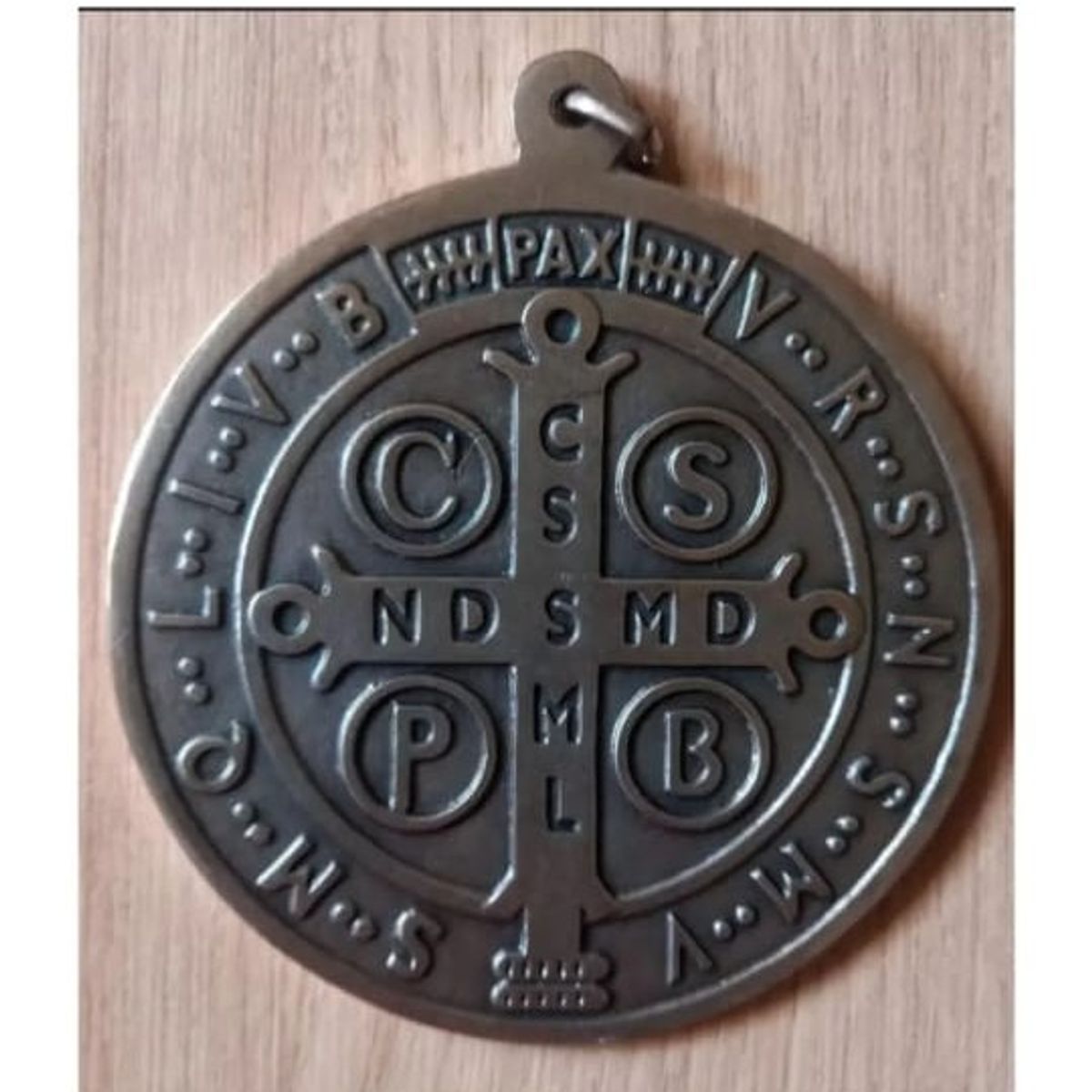 GENERICO - ADORNO DIJE DE SAN BENITO BRONCEAD0 9CM