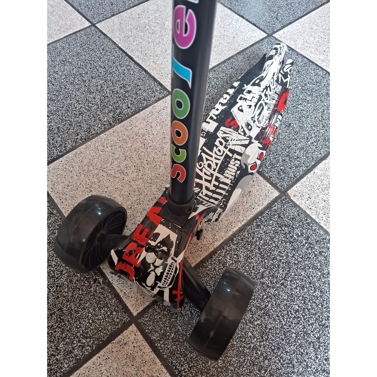 GENERICO - SCOOTER PLEGABLE PARA NIÑOS Y NIÑAS CON LUCES LED GRAFITI