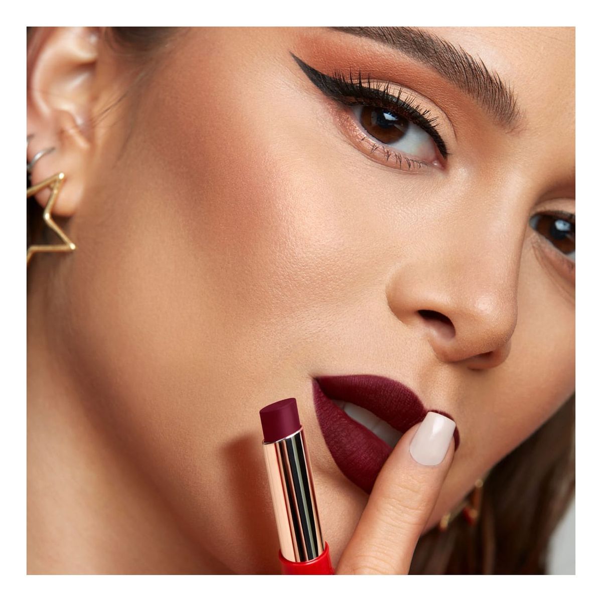 ESIKA - Labial colorfix 24h mate ésika vino poderoso