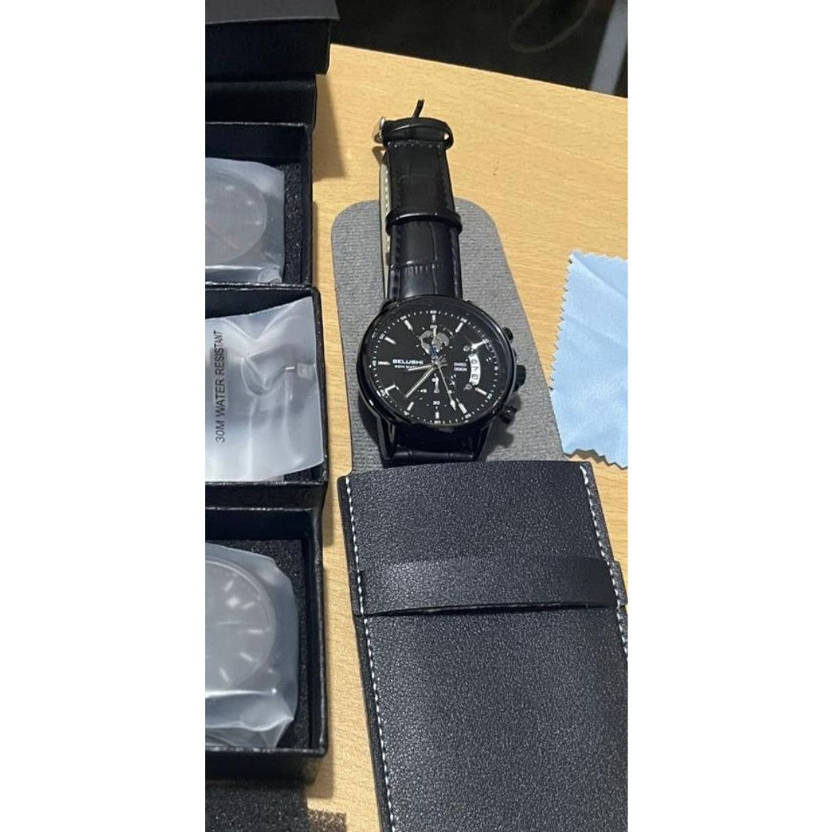 BELUSHI - Reloj negro Plateado BELUSHI