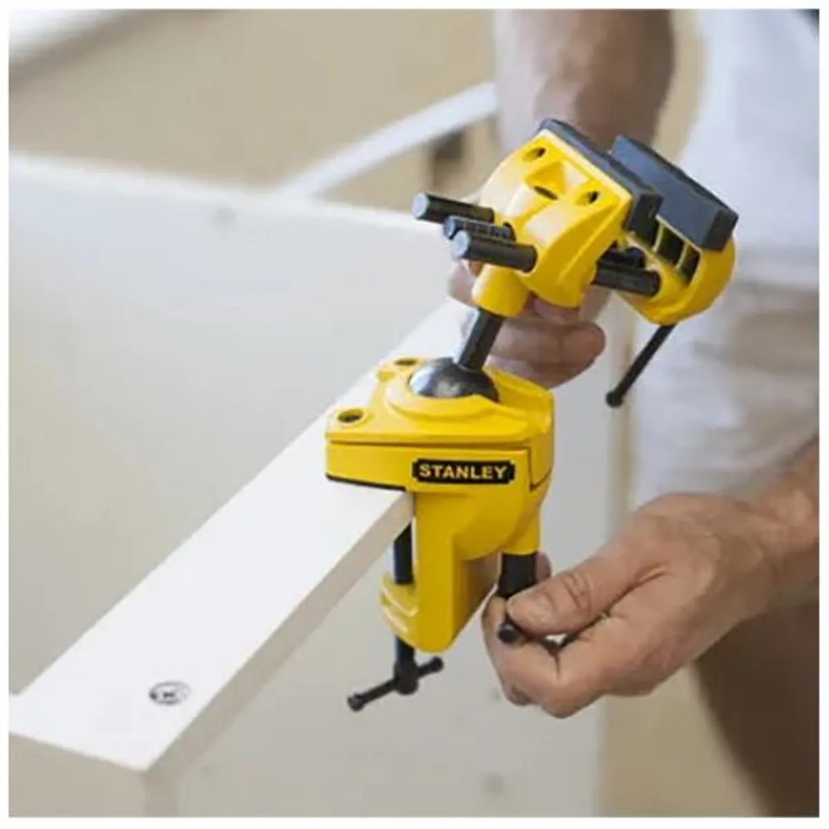 STANLEY - Prensa Tornillo de banco Multiángulo 83-069 Stanley