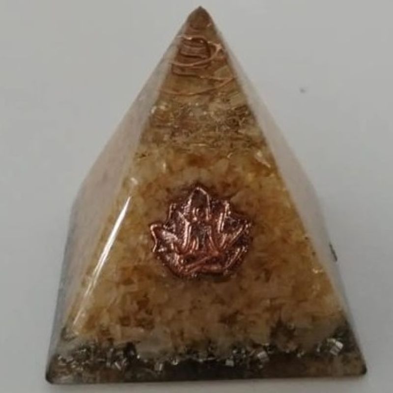 GENERICO - PIRAMIDE ORGONITA MEDIANO DE CITRINO FORTUNAFUERZASOLARCREATIVIDAD