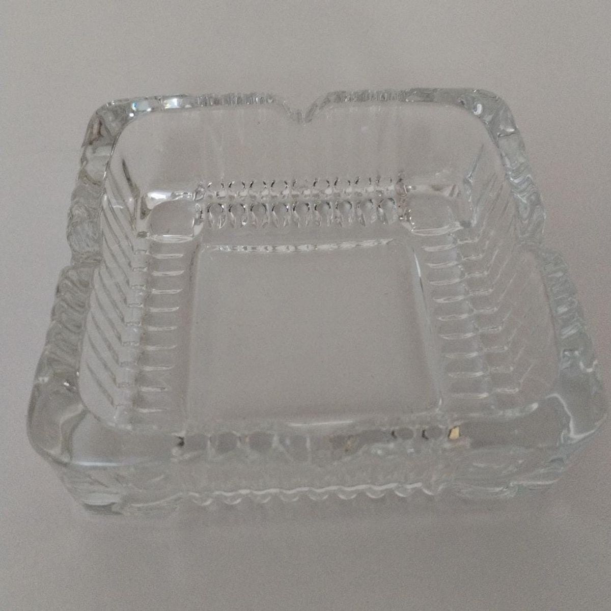 GENERICO - CENICERO DE VIDRIO MODELO TALLADO  CUADRADO #11