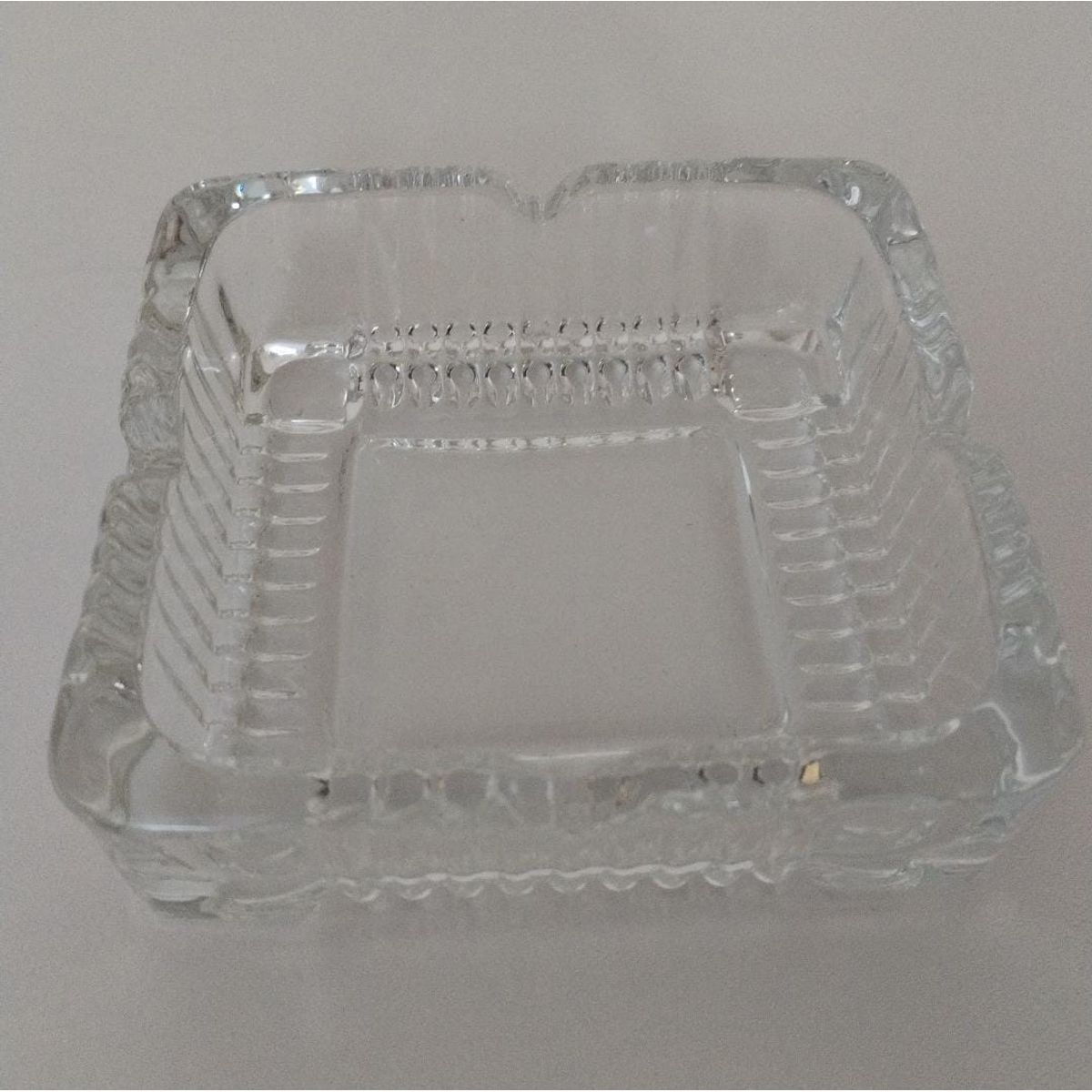 GENERICO - CENICERO DE VIDRIO MODELO TALLADO  CUADRADO #11