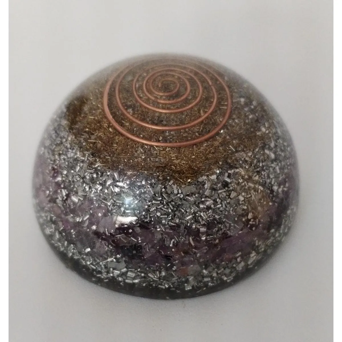 GENERICO - ORGONITA MEDIA ESFERA MASAJEADOR  DE AMATISTA CAMPO ENERGETICO