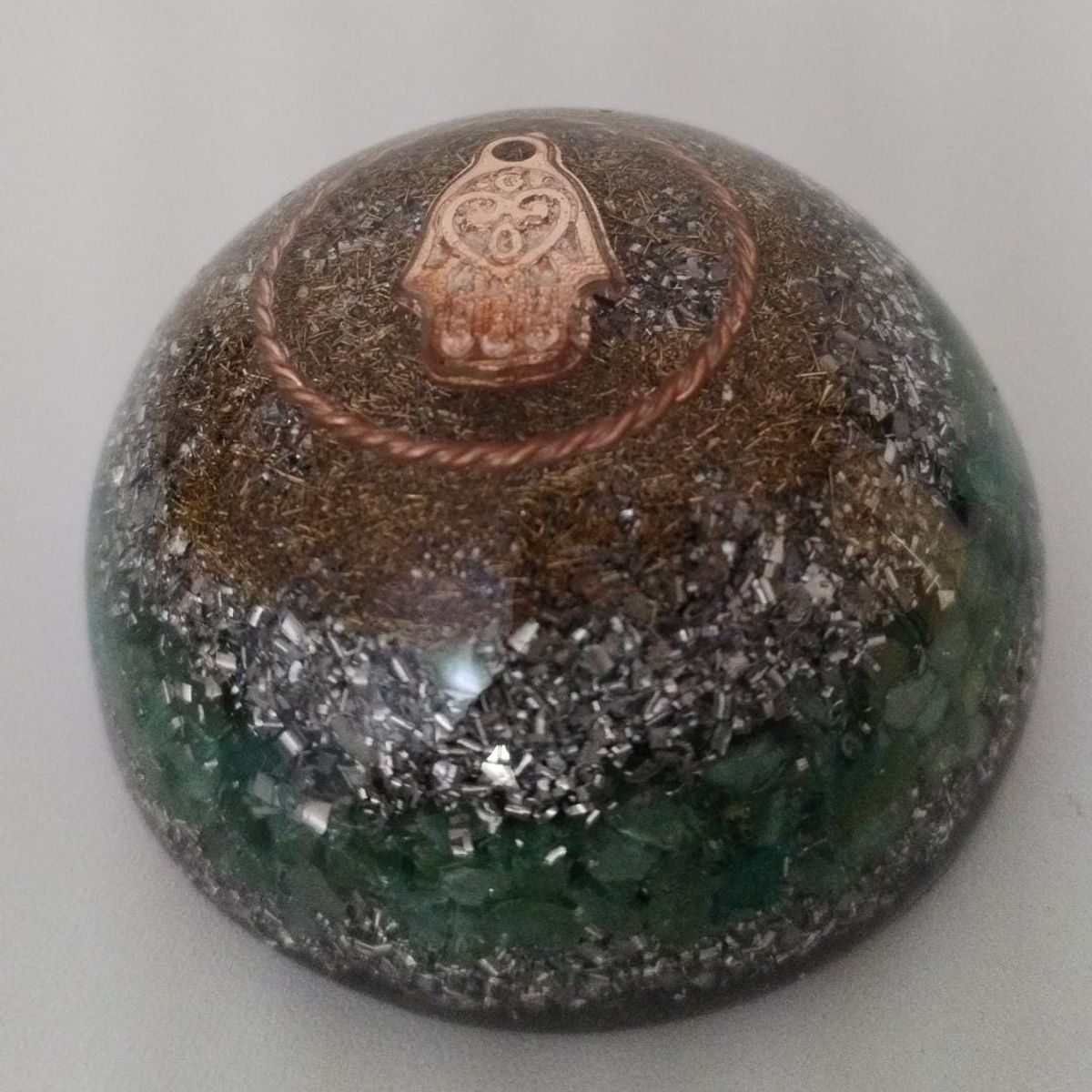 GENERICO - ORGONITA MEDIA ESFERA MASAJEADOR DE JADE CAMPO ENERGETICO