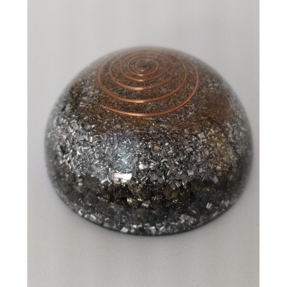 GENERICO - ORGONITA MEDIA ESFERA   MASAJEADOR DE PIRITA  CAMPO ENERGETICO