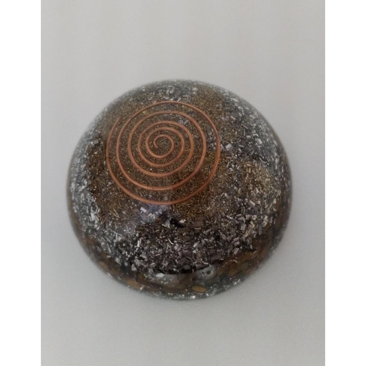 GENERICO - ORGONITA MEDIA ESFERA  MASAJEADOR DE OJO DE TIGRE CAMPO ENERGETICO