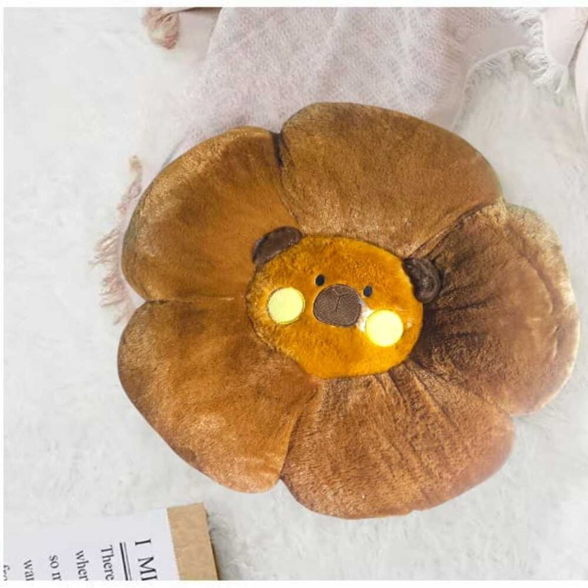 GENERICO - Cojin de Flor con Rostro de Capibara