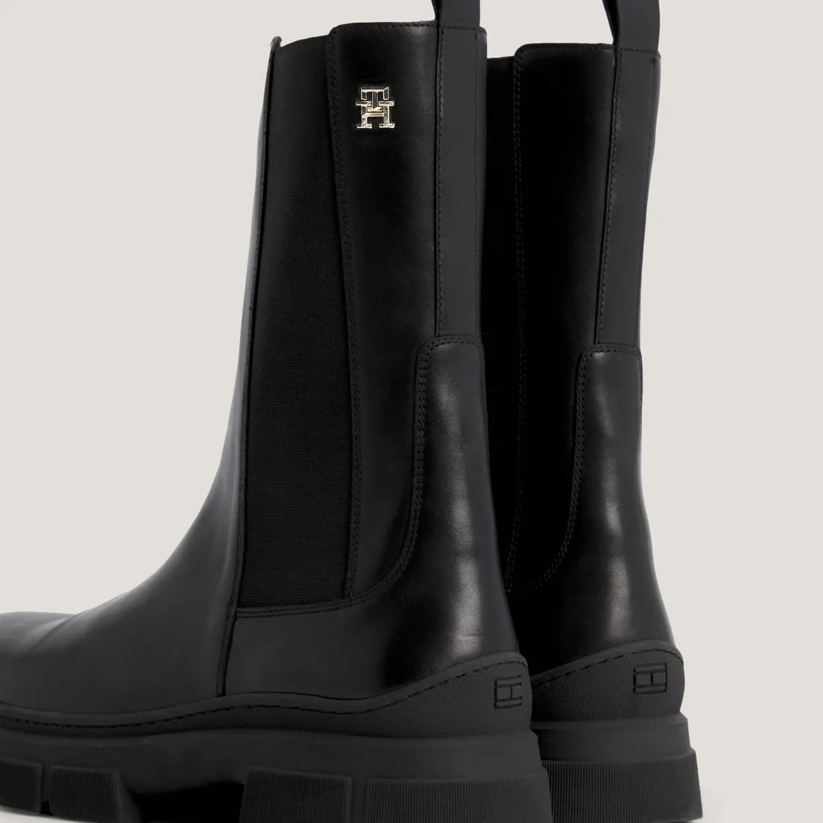 TOMMY HILFIGER - BOTIN ESSENTIAL LEATHER CHELSEA BOOT
