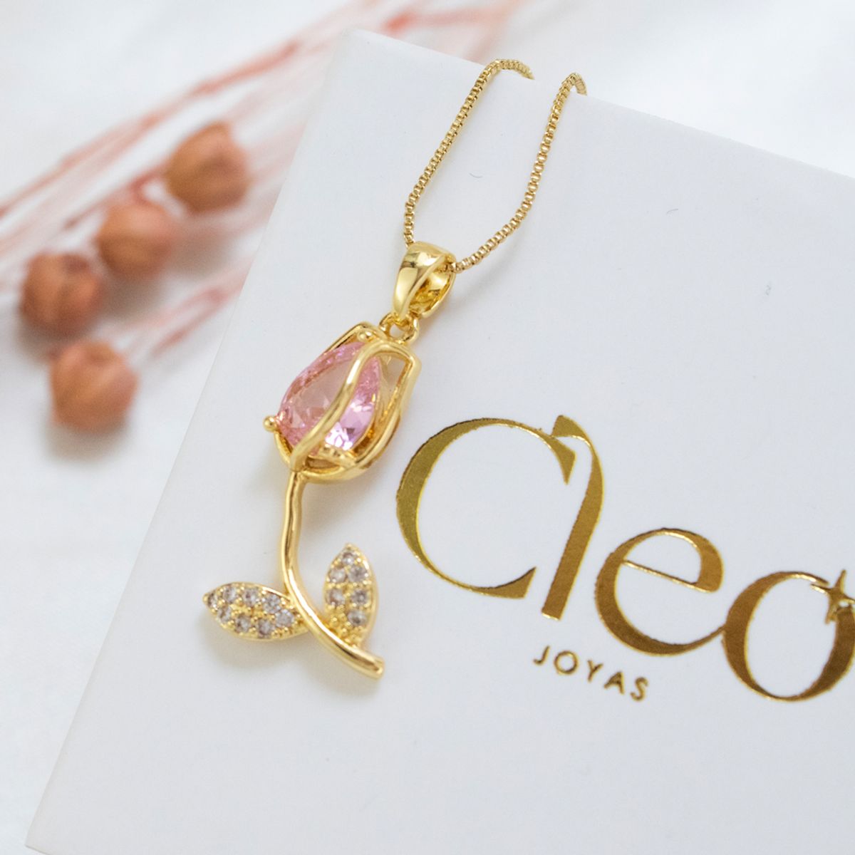 CLEO JOYAS & ACCESORIOS - Collar Tulipan Piedra Rosa Baño de Oro