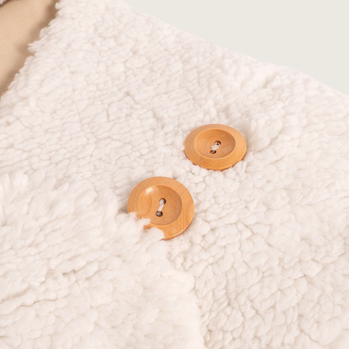 RIKURIY - Saco envolvente osito beige