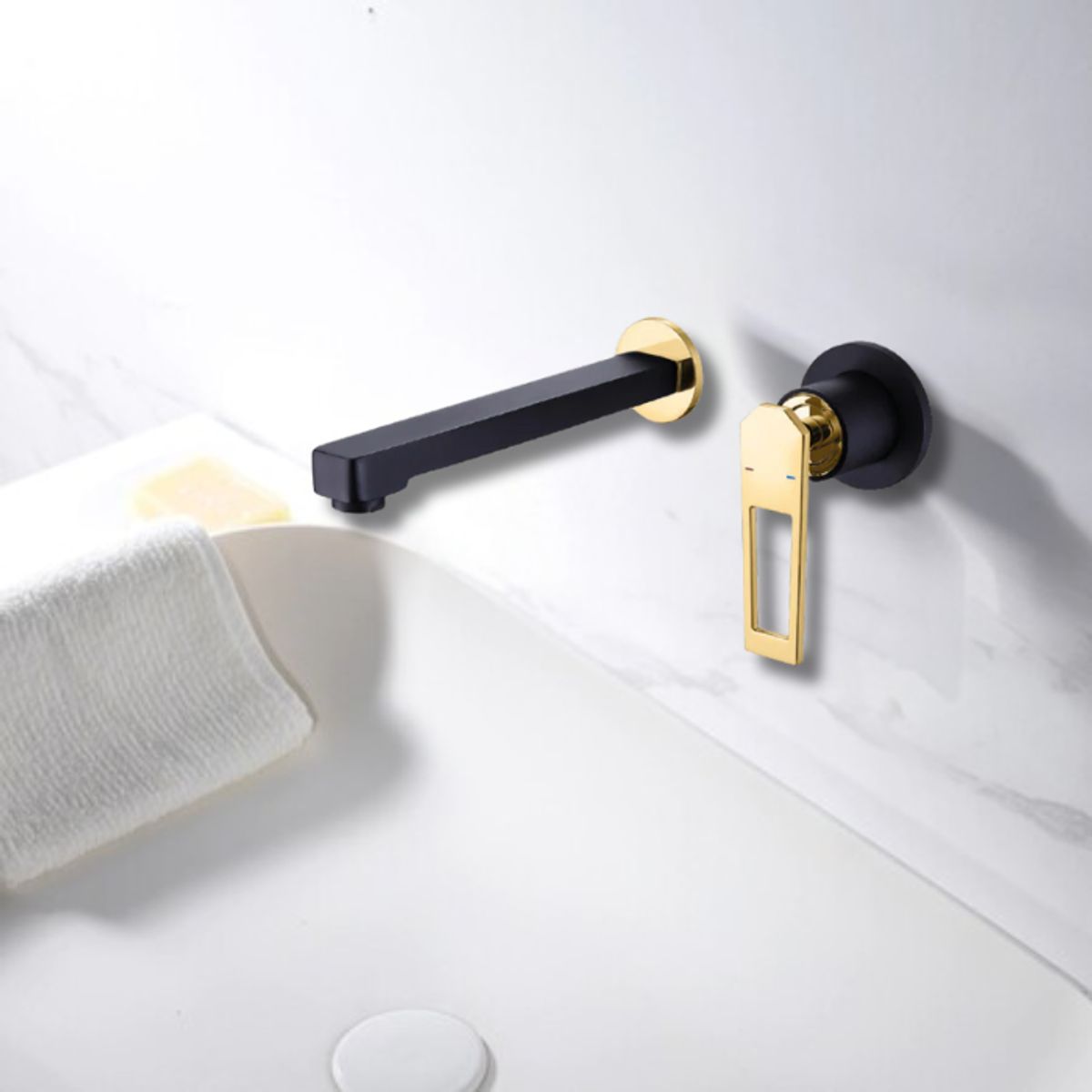 FRATELLI - MEZCLADORA MONOCOMANDO DE LAVATORIO A LA PARED NEGRO CON DORADO