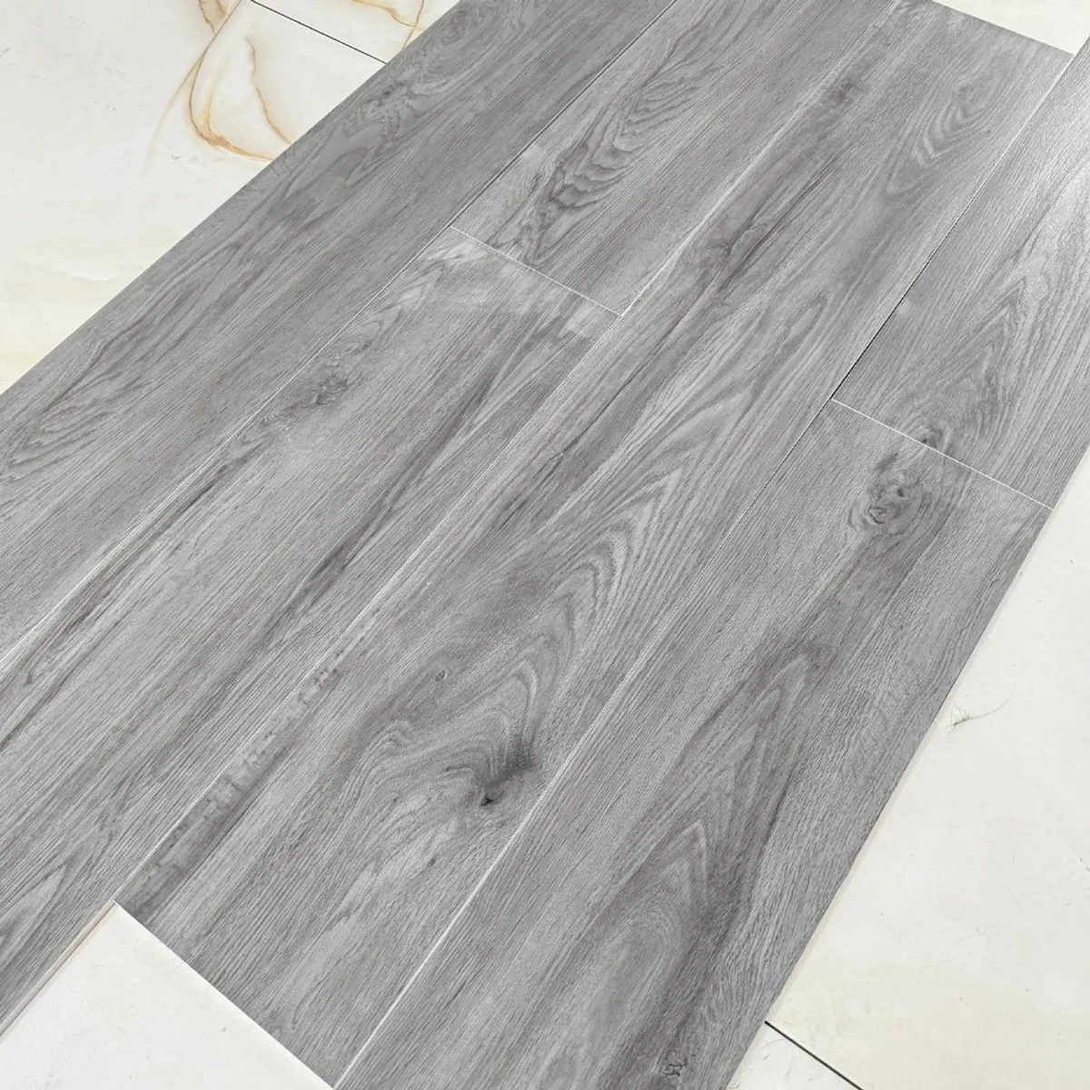EJESA CREA TU ESPACIO IDEAL - Madera Gris FD120202 20×120 cm Tablón porcelanato 144m2