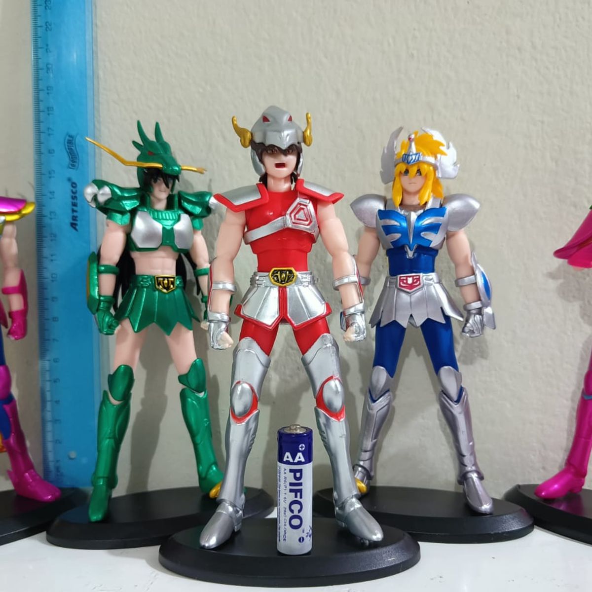 GENERICO - SAINT SEIYA 5 UNID 18 CM