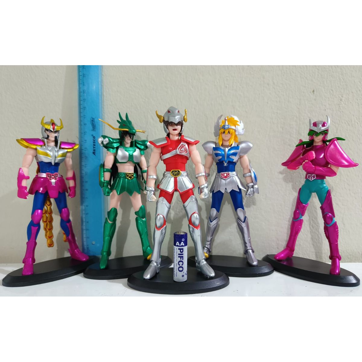 GENERICO - SAINT SEIYA 5 UNID 18 CM